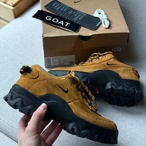 Nike Womens Lahar Low Wheat